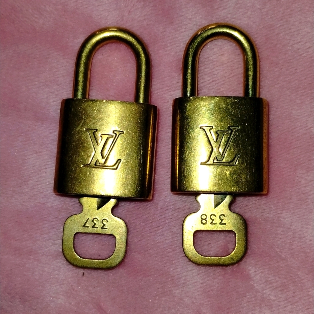 Authentic Louis Vuitton # 337 & # 338 lock & keys